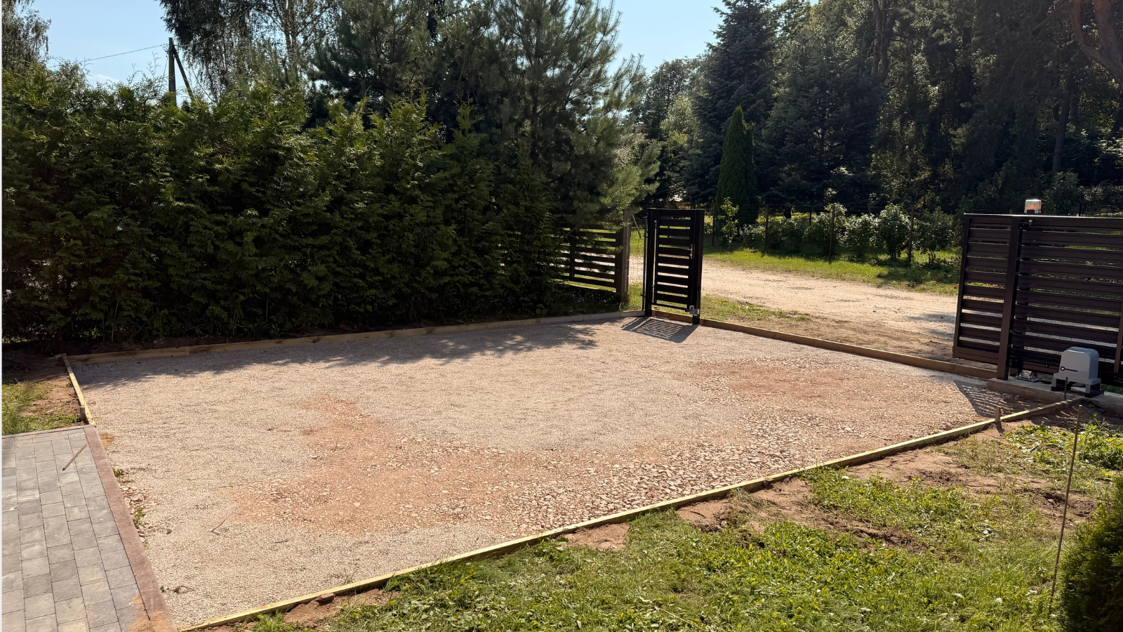 Stāvlaukums pie privātmājas Rāmavā